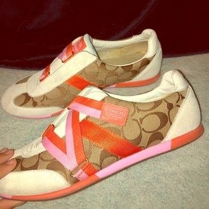 ✨🙌Coach Jenny Velcro Shoes size 11